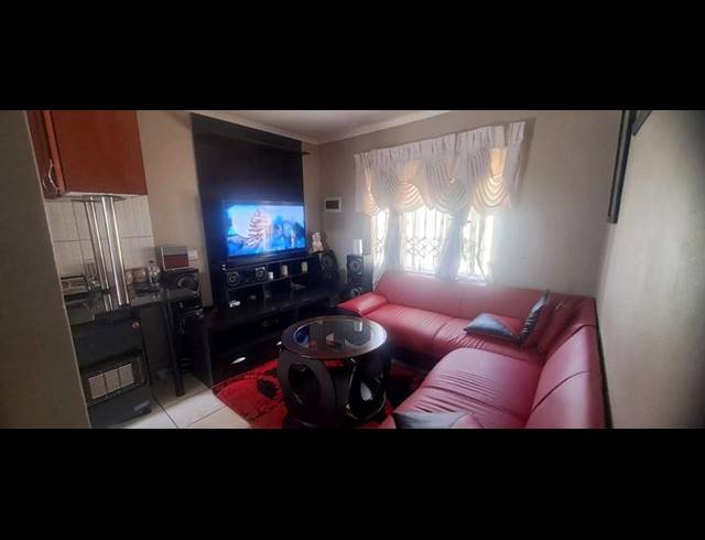 2 BEDROOM APARTMENT FOR SALE IN FLEURHOF